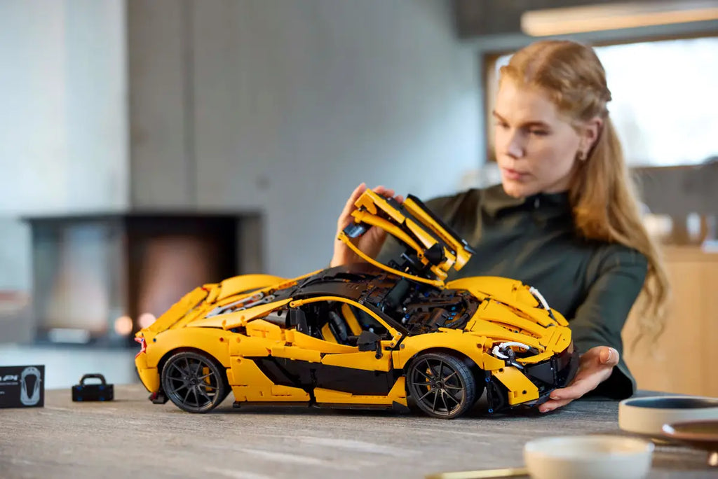 GM McLaren P1 - 3893 Pieces