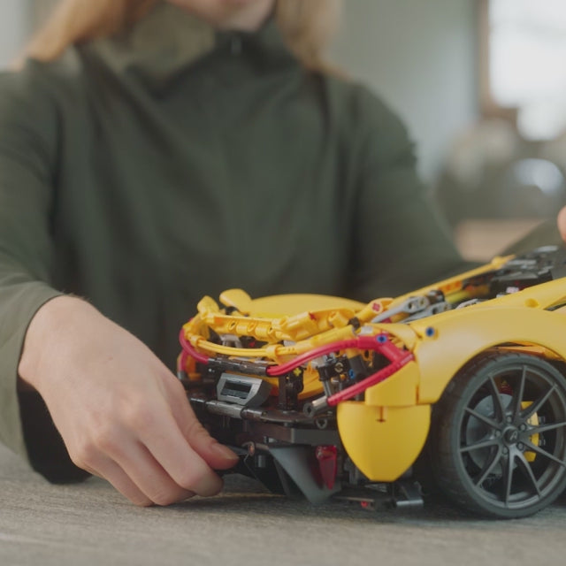 GM McLaren P1 - 3893 Pieces